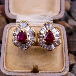 Pendientes de Oreja con Forma de Flor de Lágrima Roja para Mujer, Diseño Geométrico, Accesorios para el Día a Día - Product Image 1