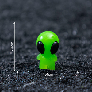 Figurines miniatures en résine de petits extraterrestres aux grands yeux mignons pour jeu de cache-cache, décoration de bureau, garniture de slime et décoration de voiture, cadeaux créatifs - Product Image 6