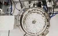 Machine automatique à grande vitesse pour la pose de perles sur vêtements avec PLC et moteur, machine à fixer les perles rondes