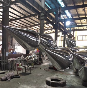 Scultura Moderna per Parchi: Grande Statua in Acciaio Inox a Goccia d'Acqua Lucidata a Specchio, Arte Metallica per Paesaggi Esterni - Product Image 4