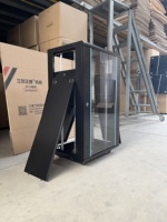 SYNSTRO 22U 600*450*1000 Armoire de serveur murale noire pour centre de données 19 pouces, assemblée, en acier, IP20, verre trempé