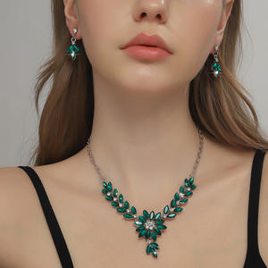 สร้อยคอและต่างหูคริสตัลสไตล์เรโทรสุดหรูสำหรับผู้หญิง ชุดเครื่องประดับสองชิ้น เหมาะสำหรับงานเลี้ยงวันเกิด - Product Image 5