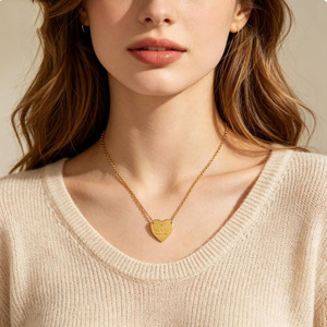 <span class=keywords><strong>Collana</strong></span> con Ciondolo a Cuore con <span class=keywords><strong>Lettera</strong></span> <span class=keywords><strong>G</strong></span> Incisa in Acciaio al Titanio, Design Ispirato - Product Image 4