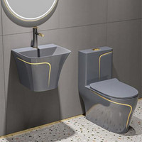 Salle de bain d'hôtel moderne en céramique blanche, salle de bain avec ensemble de toilette blanc mat