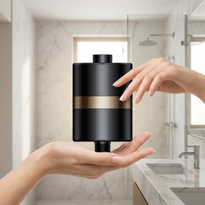 ตัวกรองฝักบัวโลหะผสมไทเทเนียมอะลูมิเนียม ตัวกรองฝักบัวใยคาร์บอนที่เป็นมิตรต่อผิวหนัง ช่วยกำจัดคลอรีน โลหะหนัก และสารตะกั่ว - Product Image 1