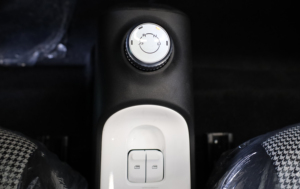 Mini EV Yuantong EV3 L7e Omologato per la Circolazione Stradale con Layout di Controllo Semplificato, Cruscotto Semplice, Ricarica Rapida, Auto Autonoma per Montagna - Product Image 4