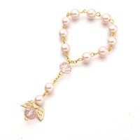 Bracelet extensible tendance avec perles de chapelet colorées et pendentif croix aile d'ange, cadeau idéal pour les fêtes et souvenir de baby shower pour filles
