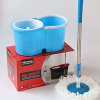 Seau de vadrouille à 360 ° avec recharges en microfibre en acier inoxydable à poignée réglable pour le nettoyage des sols