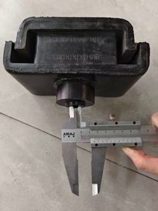 Factory Wholesale <strong>Engine</strong> <strong>Mount</strong> 4641027 4410043 for Hitachi 4hk1 Zx200-3 Zx240-3 Zx270-3 <strong>Rubber</strong> Mounting - Product Image 3