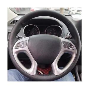 Funda de Volante Cosida a Mano en Cuero Gamuza para <span class=keywords><strong>Hyundai</strong></span> Ix35 <span class=keywords><strong>Tucson</strong></span> 2, Estilo Deportivo de Fibra de Carbono, Accesorio <span class=keywords><strong>Interior</strong></span>, Modelos 2011-2015 - Product Image 1