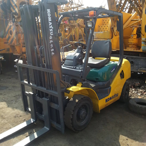 Chariot élévateur d'occasion Komatsu 3T Fd30 PC30 55 60 70 3 tonnes, chariot élévateur de haute qualité, mini chariot élévateur d'origine japonaise en stock - Product Image 1