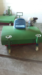 Cortacésped Ride-On Cortacésped <span class=keywords><strong>de</strong></span> pendiente para peinar las fibras <span class=keywords><strong>de</strong></span> césped artificial Cortacésped <span class=keywords><strong>de</strong></span> gasolina autopropulsado - Product Image 2