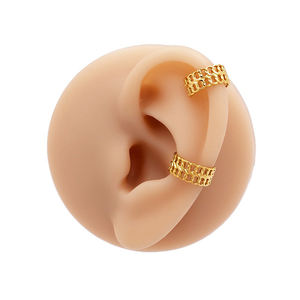 Boucles d'oreilles créoles minimalistes en acier inoxydable plaqué or 18 carats, étanches, sans perçage, à clipser, vente en gros - Product Image 4