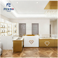 Conception de mobilier de décoration pour bijouterie sur mesure, comptoir de présentation en verre doré, design d'intérieur de bijouterie