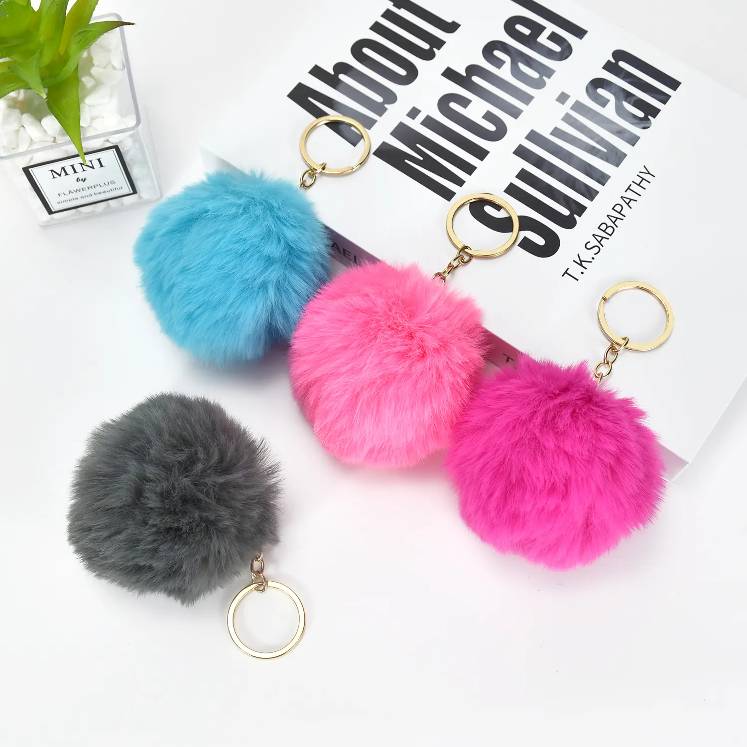 GRS Wholesale Bulk Large Big Pink Fluffy Puff Faux Fur Bag Accessories Puff Ball Keyring Pompom keychain metal custom keychain