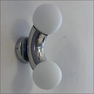 Lámpara de Pared Esférica de Acero Inoxidable y Vidrio de Diseño Creativo Nórdico Posmoderno, Diseño Personalizado para Iluminación de Pasillos y Corredores - Product Image 2