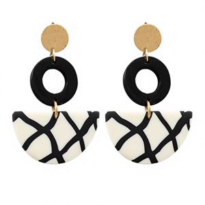 Pendientes de Aro Geométricos Hechos a Mano de Acrílico y Resina, Diseño Elegante, Modernos para Mujer, en Rojo, Naranja y Rosa, Joyería de Fiesta, a la Moda - Product Image 3