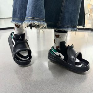 Kendinden tesviye özelliği ve dayanıklı kauçuk malzeme ile epoksi zeminler için yenilikçi başak ayakkabı - Product Image 5