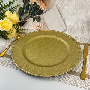 Vente en gros <span class=keywords><strong>de</strong></span> 100 pièces <span class=keywords><strong>de</strong></span> petites perles dorées scintillantes <span class=keywords><strong>de</strong></span> 13 pouces, assiettes en plastique personnalisées avec logo pour mariage, événement, fête, salle à manger - Product Image 2