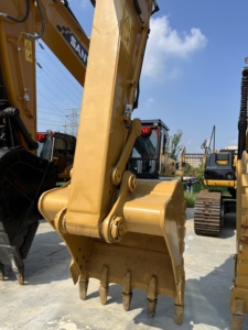 Vente Flash : Excavatrice sur chenilles Caterpillar 323DL d'occasion, 23 tonnes, d'origine japonaise, en excellent état de fonctionnement, matériel de construction - Product Image 4