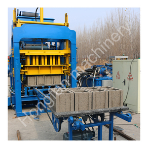 Ligne de production de briques hydrauliques automatiques Hongfan QT4-15S pour blocs de pavés creux et de bordures 7680 <span class=keywords><strong>P</strong></span>/8h Cycle 15-20s - Product Image 2