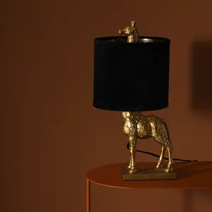 Luminária de resina com base de animais, criativa, pequena, girafa, decoração da casa, lâmpada preta, para mesa de ouro de luxo, para sala de estar