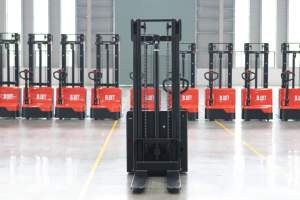 Montacargas HELI EVERLIFT ELES-12/15J 1500KG 1200KG <span class=keywords><strong>1</strong></span>.2 Toneladas <span class=keywords><strong>1</strong></span>.<span class=keywords><strong>5</strong></span> Toneladas de Capacidad Apilador Eléctrico Patas Estrechas 4WD Batería de Plomo-Ácido <span class=keywords><strong>1</strong></span> - Product Image 4