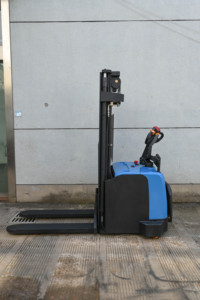 5M 6M 6,2 M <span class=keywords><strong>Rider</strong></span> on Stacker Carretilla elevadora con batería de litio 2000kg 2500kg Apilador eléctrico pesado - Product Image 4