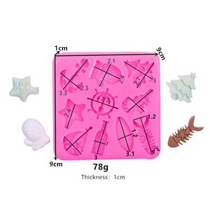Moule en silicone graphique avec motifs : Arbre de Noël carré, Ancre, Gouvernail, Gants, Baguette magique, Bouteille de vin, Bouteille à messages flottante, Squelette de poisson - Product Image 2