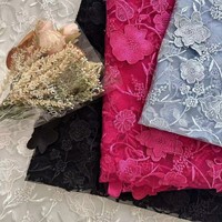 Vintage Blumenmuster Dreidimensional Bestickter 100% Polyester Schwergewichtsstoff - Mehrere Farben für Bekleidung & Heimdekoration