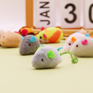 يونيلينك <span class=keywords><strong>RE</strong></span>-T26 لعبة قطط جديدة صديقة للبيئة، فأر عشبي محاكي من القطيفة، لعبة للحيوانات الأليفة مقاومة للعض وممتعة - Product Image 4