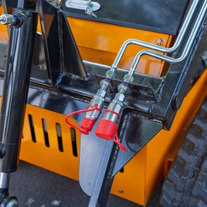 Minicargadora con Dirección Deslizante, Peso Operativo de 630 kg, Ancho de 990 mm, Sistema Hidráulico Completo, para Trabajos Agrícolas en Espacios Reducidos - Product Image 4