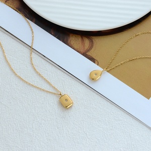 Collier en acier inoxydable plaqué or PVD anti-allergique tendance 2024 pour femmes, vente en gros - Product Image 6