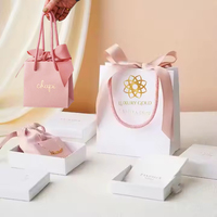 Petits sacs à provisions recyclés de luxe en or imprimés sur mesure Sacs en papier cadeau avec nom commercial pour emballage de bijoux avec poignée