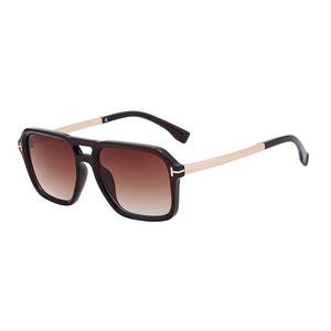 Gafas de sol cuadradas de estilo europeo hechas a medida para mujer, lentes de PC negras, protección UV400, diseño de moda de Instagram - Product Image 3