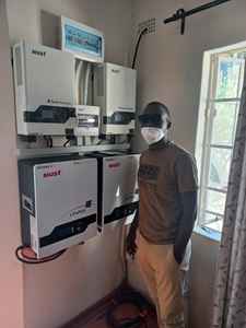 MUST Off Grid full Hybrid 5000w Solar <span class=keywords><strong>Power</strong></span> <span class=keywords><strong>Inverter</strong></span> prezzo di fabbrica <span class=keywords><strong>Inverter</strong></span> 5.2kva sistema solare - Product Image 5