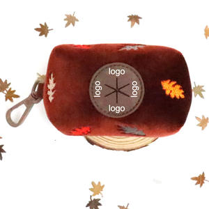 סט רתמה ורצועה לכלב עם עיצוב מקורי של עלה רקום קטיפה חומה, רצועה מתכווננת לצוואר, בנדנה, פפיון, שקית לאיסוף צואה, קולרים ורצועות לחיות מחמד - Product Image 5