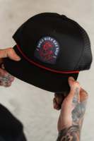 Casquettes de luxe Hip Hop logo brodé à 5 panneaux, chapeau perforé imperméable à l'eau avec trou découpé au laser