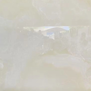 Dalles d'onyx translucide blanc alabastre modernes polies pour sols intérieurs effet nuage, îlots lumineux et sculptures murales sacrées - Product Image 1