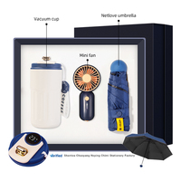 Coffret Cadeau d'Été : Mug 450ml + Ventilateur Portable en ABS Sérigraphié + Mini Parapluie Pliant à Cinq Volets – Ensemble Bureau Affaires Multicolore