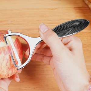 Outil de cuisine manuel professionnel multifonctionnel en acier inoxydable et plastique pour peler facilement les pommes, les légumes et les pommes de terre - Product Image 6