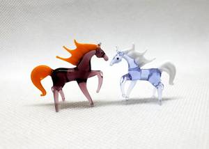 Figura de Unicornio de Vidrio Soplado a Mano con Crin y Cola Blancas y Cuerpo Azul Transparente, Escultura Artística de Animal - Product Image 5