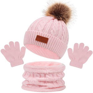 Vente en gros de lot de 3 en 1 personnalisé pour enfants : <span class=keywords><strong>bonnet</strong></span>, écharpe <span class=keywords><strong>et</strong></span> gants en tricot avec <span class=keywords><strong>pompon</strong></span> pour l'hiver - Product Image 4