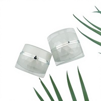 Pot cosmétique cylindrique en acrylique à parois épaisses et multi-facettes de 50g, finition taillée au diamant, modèle RH225A, avec couvercle à levier manuel