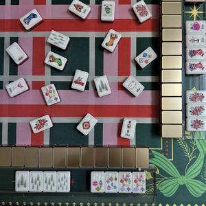 Ensemble <span class=keywords><strong>de</strong></span> Mahjong Américain Premium pour les Fêtes, 160 Tuiles, Camion Rouge, Chaussette du Cardinal, NOUVEAUTÉ, Timbre Poste Aérienne, Dos Doré Gravé - Product Image 4