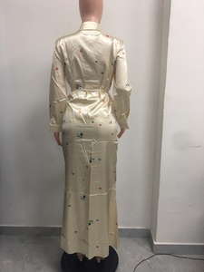 ชุดใหม่สำหรับผู้หญิง: เสื้อแขนยาวผ้าซาตินผูกเอวสุดหรู พร้อมกระโปรง - ชุดลำลอง 2 ชิ้น แฟชั่น - Product Image 6