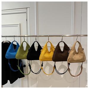 Sacs à bandoulière en cuir neufs en gros, sacs à bandoulière pour femmes en daim, sacs fourre-tout classiques polyvalents de qualité et tendance - Product Image 2