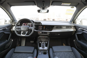 <span class=keywords><strong>Audi</strong></span> A3L Limousine 35 TFSI 160HP 7DCT Premium d'occasion 2025 – Sièges chauffants, recharge sans fil, berline confort - Product Image 3