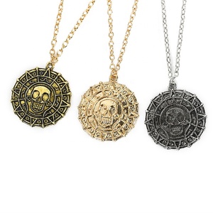 Collana <span class=keywords><strong>Pirati</strong></span> <span class=keywords><strong>dei</strong></span> Caraibi in Oro, Collana da Uomo con Ciondolo a Forma di Teschio - Product Image 6