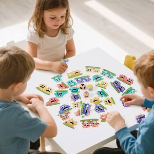 Jeu de table pour enfants : Lancer les dés et coursez pour trouver des monstres assortis en fonction des motifs de couleurs, de formes et de chiffres - Product Image 1